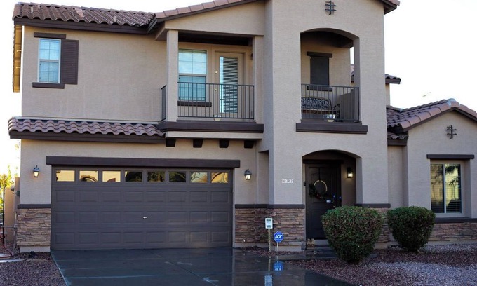 Tuscano Maison | Spacious 4-bedroom house with tranquil outdoor space, includes Grill and Spa.