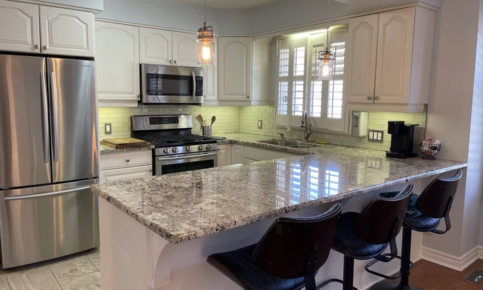 London Maison | Spacious 4 Bedroom House Closed to Masonville UH UWO