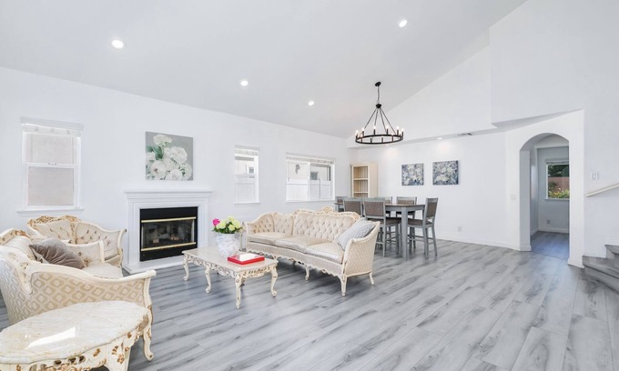 Chino Maison | Spacious 4-bedroom house in Gate community in lovely Chino with WiFi, AC