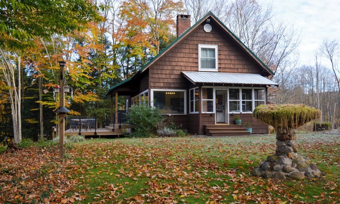Colden Maison | Spacious 4-bedroom house with outdoor entertainment spaces in charming Colden