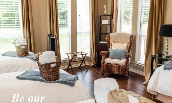 Lake Dallas Maison | Spacious 4-bedroom house in charming Lake Dallas on 3 Acres with AC & WIFI.