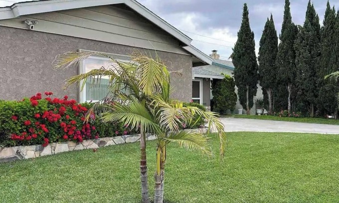 Downey Maison | Spacious 4-bedroom house in tranquil Downey with AC