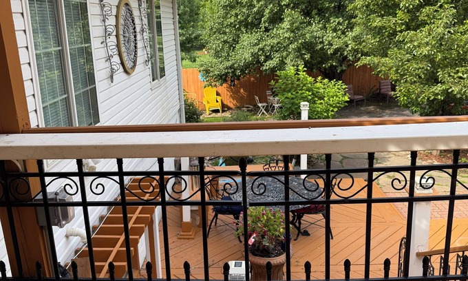 Omaha Maison | Spacious 4 bedroom house with WiFi, fitness room in brilliant Omaha.