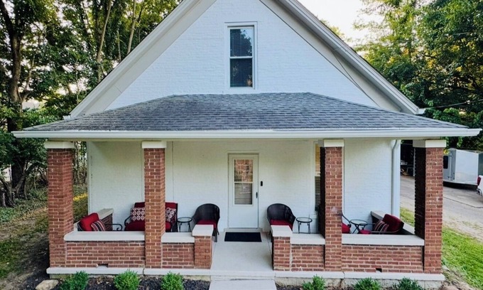 Oxford Maison | Spacious 4-bedroom house right at the Miami University Campus!