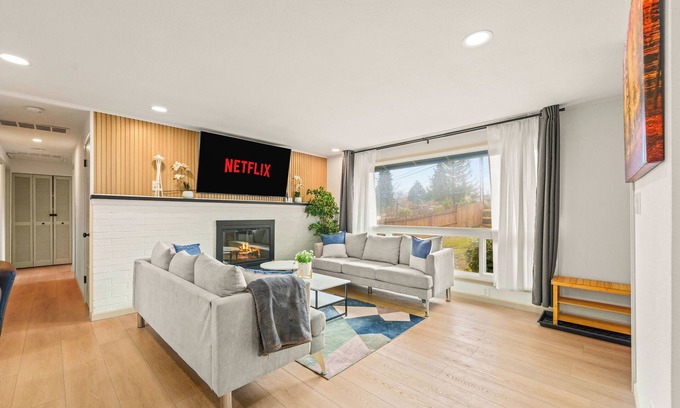 SeaTac Maison | Spacious 4-bedroom house in nice SeaTac with WiFi