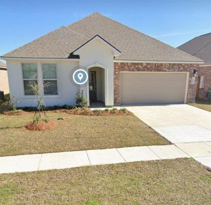 Slidell Maison | Spacious 4-bedroom house with WiFi, in peaceful Slidell with Lake in backyard