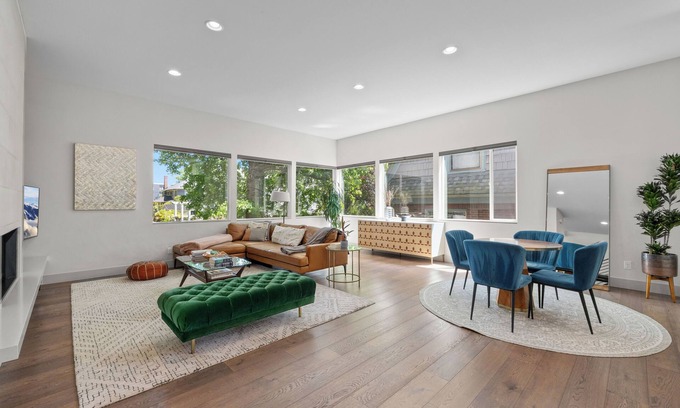 West Queen Anne Maison | Spacious 4-bedroom Modern house in Queen Anne, Seattle