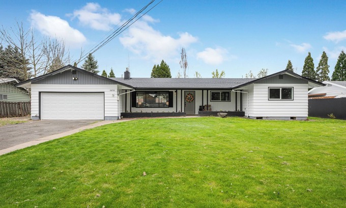 Aloha Maison | Spacious 4-bedroom single level home in Beaverton close to Intel/Nike/Golf