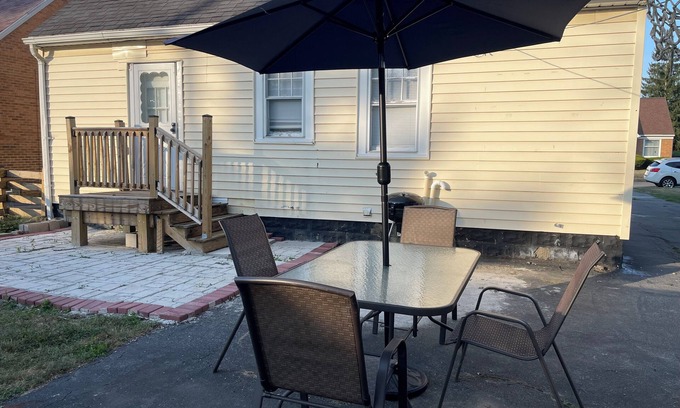 Cheektowaga Maison | Spacious 4-Bedroom Home Near Buffalo Airport & Downtown 2 Full Baths