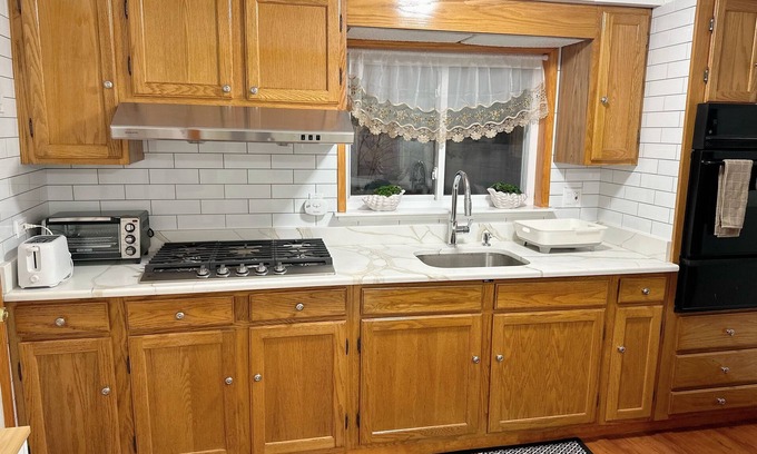 Whitman Maison | Spacious 4-bedroom townhome with WiFi and AC in superb Philadelphia