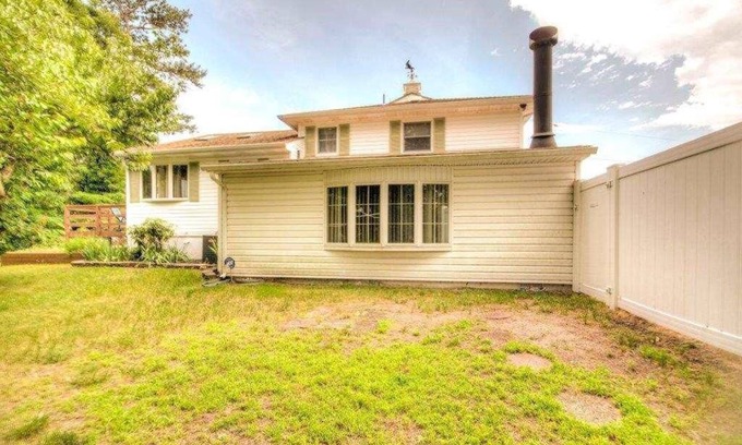 Somers Point Maison | Spacious 4 bedroom house with AC, WiFi, fitness room in charming Somers Point.