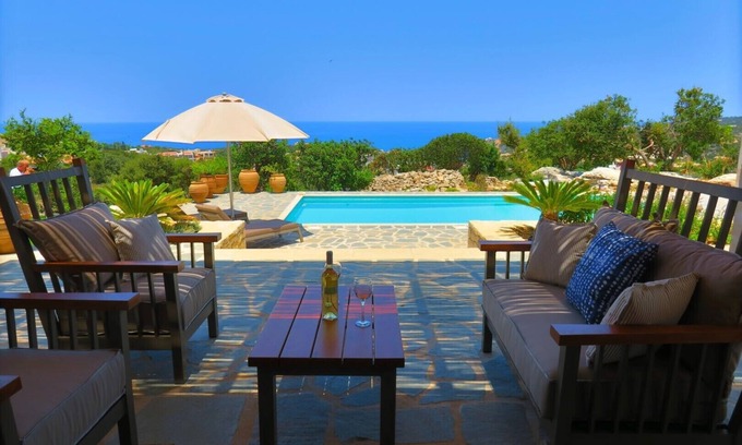 Gerani Villa | Villa Minea, la spacieuse villa de 4 chambres avec piscine chauffée