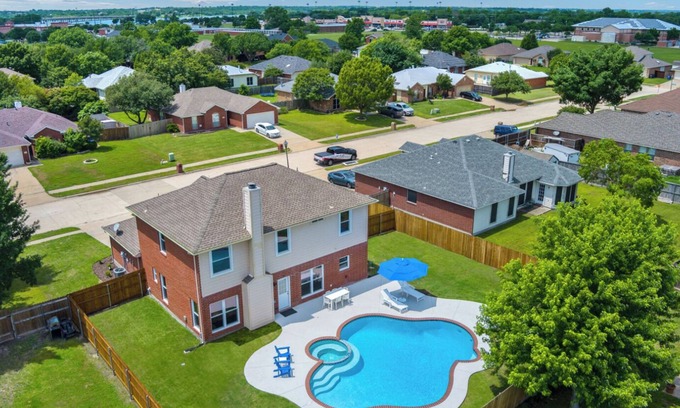 Little Elm Maison | Charming 4 Bedroom in Little Elm