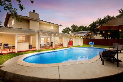 Heritage Maison | Spacious 4 bedroom with pool-Minutes to Seaworld and lackland AFB