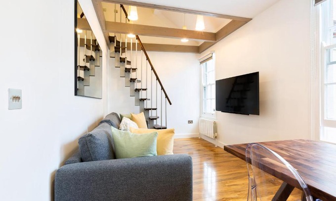 Holborn and Covent Garden Appartement | Spacious 4 bedrooms flat in New Oxford Street