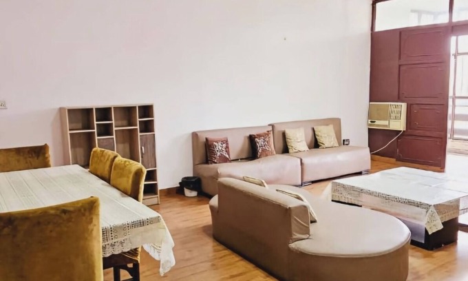 East of Kailash Appartement | Spacious 4 BHK Apartment | Feels like 🏠