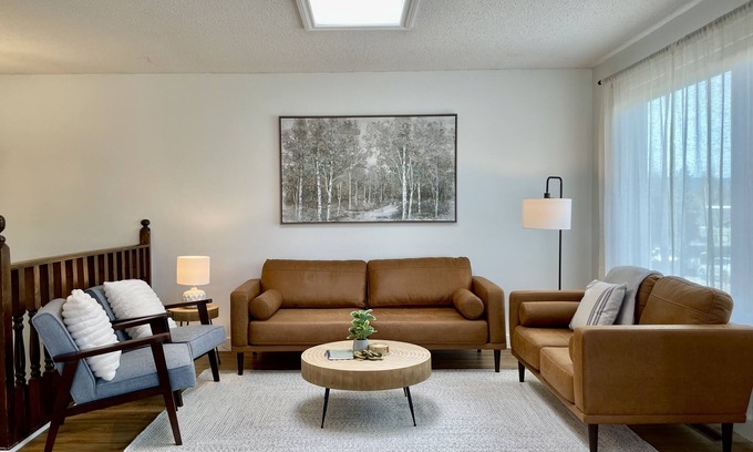 Hinton Maison | Spacious 4-BR Home near Jasper!