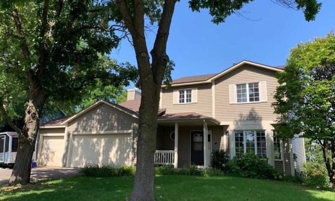 Maple Grove Maison | Stunning, Spacious 4 BR with King Suite, 3 stall Garage, 3 Bath, Game Room
