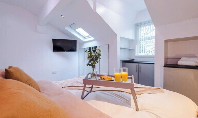 Rusholme Maison | Spacious 4 Bed Sleeps 10 in MCR