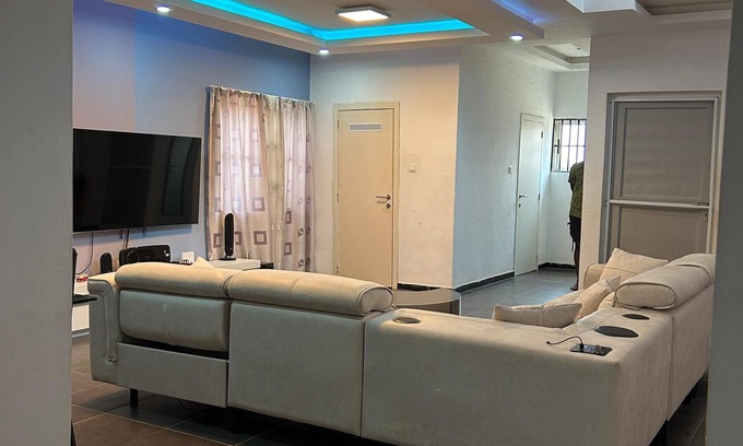 Adenta Maison | Spacious 4-bedroom house with AC and WiFi in charming Adenta Municipality