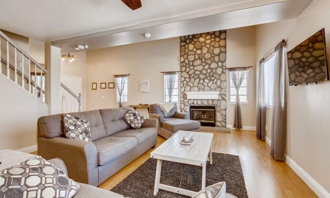 Las Vegas Maison | Spacious 4Bdr Entire Home with Pool & Spa, Outdoor Dining & 40’ RV Parking.