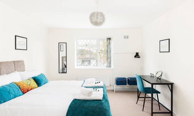 Leamington Spa Maison | Spacious 4Bed in Leamington Spa with Parking | Pass the Keys