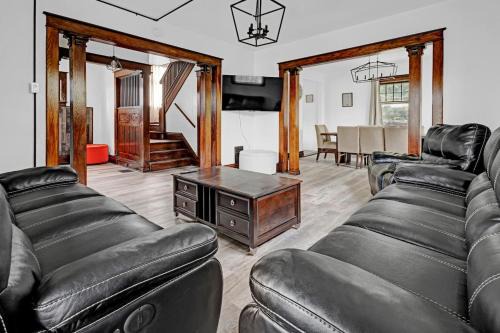 Niagara Falls Maison | Spacious 4BR 1BA near the Falls