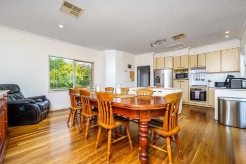 Fadden Maison | Spacious 4BR Comfort and Convenience in Fadden - Hosted by Canstay