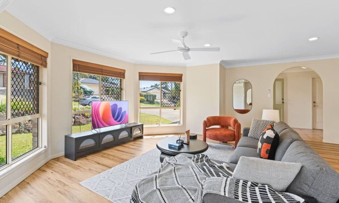 Capalaba Appartement | Spacious 4BR Family Home in Capalaba | Local Charm