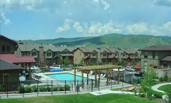 Bear Hollow Village Maison | Spacieux, 4BR, luxe Park City townhome, à 5 minutes de remontées mécaniques. Bain à remous privé