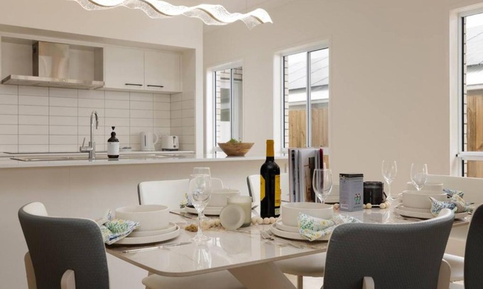Greenbank Maison | Spacious 4BR Modern Home by Parks and Forest