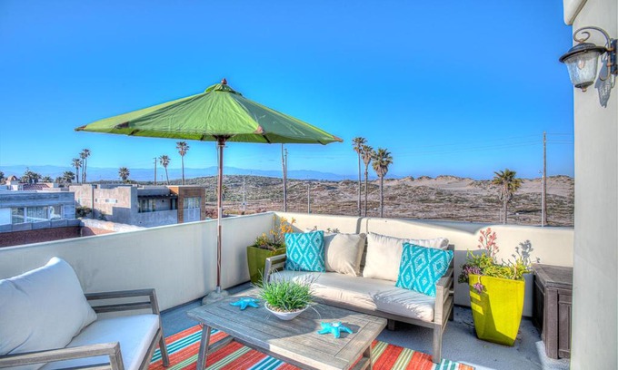 Oxnard Shores Maison | Spacious 4BR, Rooftop Deck, Fire Pit, Steps to Shore