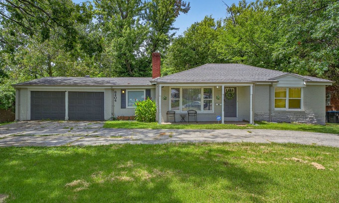 St. Louis Maison | Spacious 4BR St. Louis Retreat Near Airport, Zoo & Downtown w/Firepit