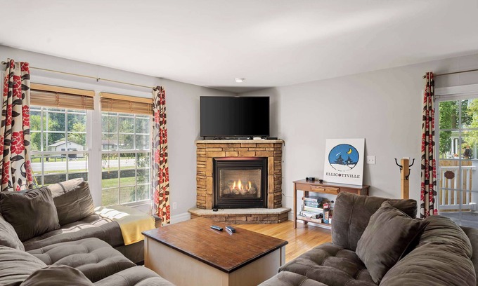 Ellicottville Maison | Spacious 4BR Townhome w/Hot Tub Near Village