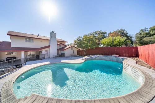 Medical Center District Maison | Spacious 4BR with Private Pool, Near Six Flags