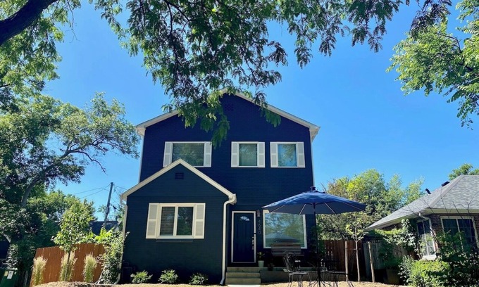South Park Hill Maison | Spacious 5 bed / 4 bath in Gorgeous Park Hill
