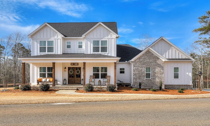 North Augusta Maison | Spacious 5-bedroom house on a private pond just 10 miles from Augusta National