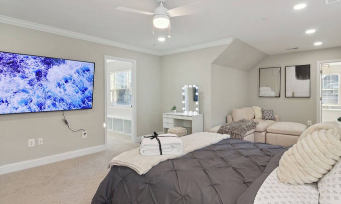 Colesville Maison | Spacious 5-bedroom house with fitness room and AC in pleasant Silver Spring