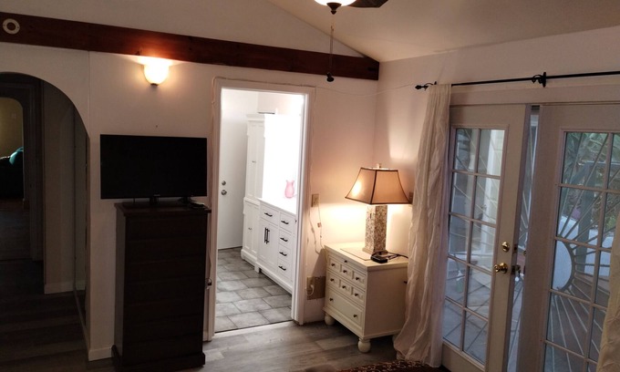 Spring Valley Maison | Spacious 5-bedroom house in lovely Spring Valley with WiFi, pet friendly, yard