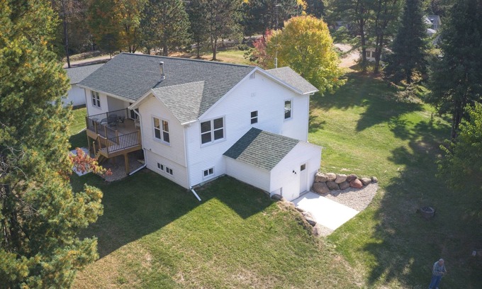 Baraboo Maison | Spacious 5-bedroom 4- bath house 1- mile to Devil's Lake.
