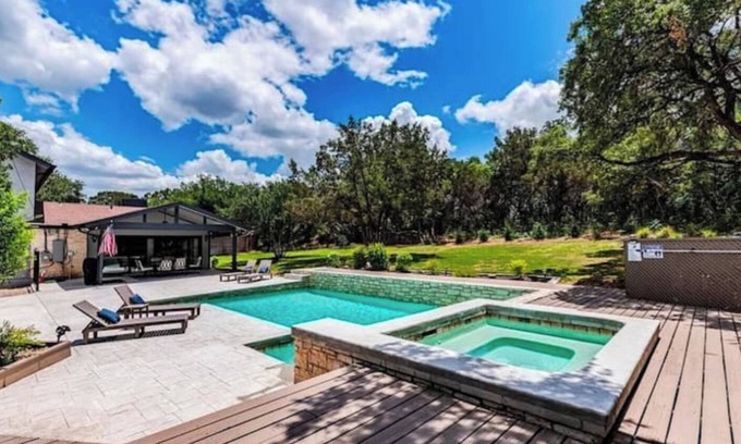 Marshall Ford Maison | Spacious 5-bedroom, 4 Bath home: Pool, AC, WiFi ,and more near fabulous Austin.