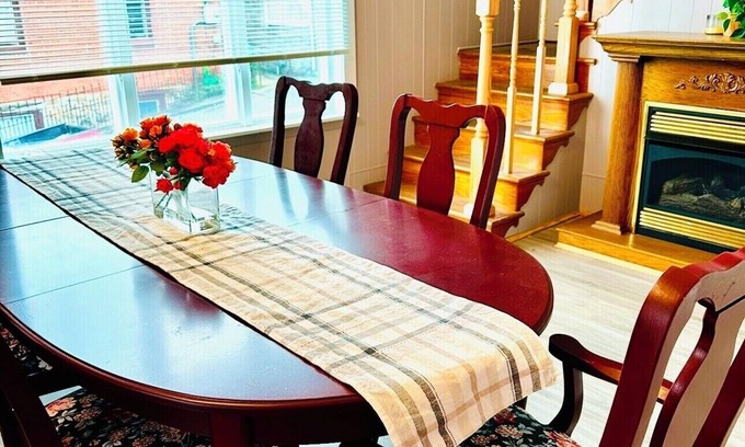 Ashland Maison | Spacious 5-bedroom apartment in charming Ashland with WiFi