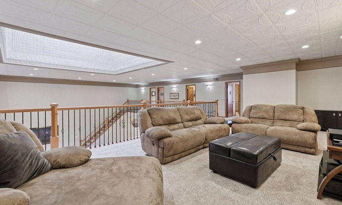 Montgomery Maison | Spacious 5-bedroom historic house in Montgomery, MN