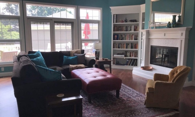 Northeast South Bend Maison | Spacious 5-bedroom home is just a 10-minute walk from the ND campus