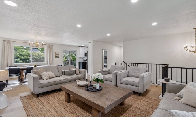 Hillsboro Maison | Spacious 5-bedroom house in enchanting Hillsboro