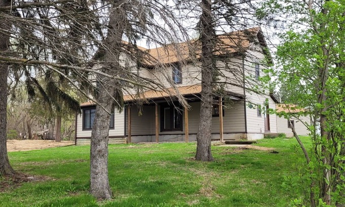 Webster Maison | Spacious 5-bedroom house on 3 beautiful acres at the lake!