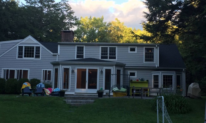 Lakeville Maison | Spacious 5-bedroom house with Pool on 2 lovely acres