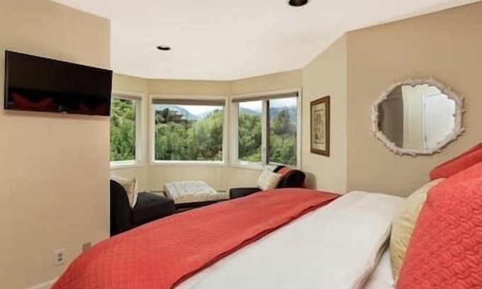 Red Mountain Maison | SPACIOUS 5 BEDROOM HOME RED MOUNTAIN-HOT TUB-ASPEN