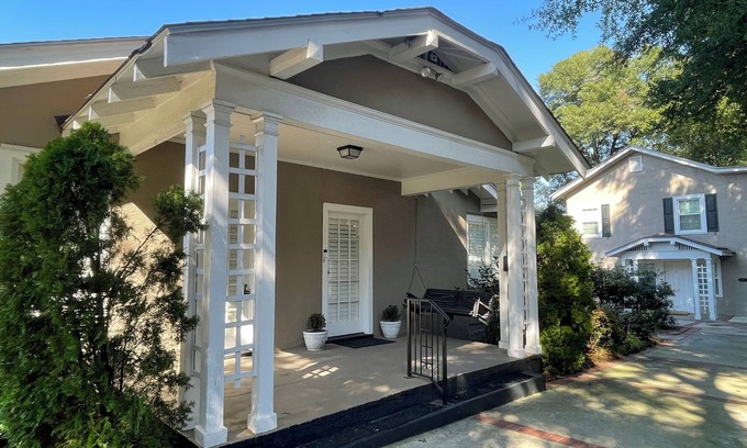Summerville Maison | Spacious 5-Bedroom Home with Private Guest Cottage
