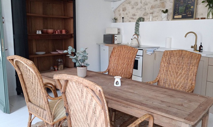 Fronsac Maison | Spacious 5-bedroom house with AC and WiFi in enchanting Fronsac